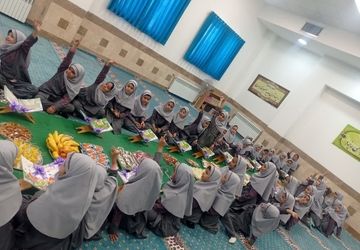 دل‌های کوچک در آغوش قرآن در مدرسه جهانفر میبد