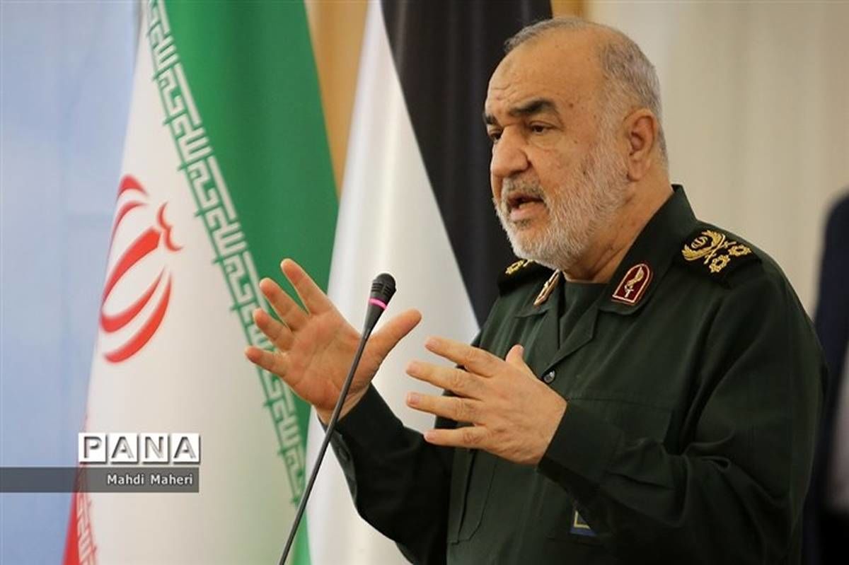 سرلشکر سلامی پرتاب موفق ماهواره «چمران - ۱» را تبریک گفت