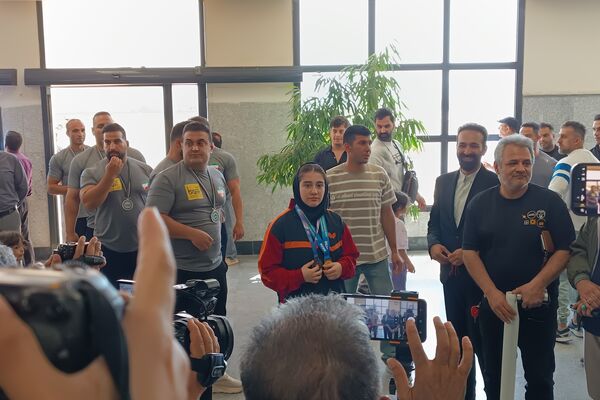 مراسم استقبال از دانش‌آموز مدال آور