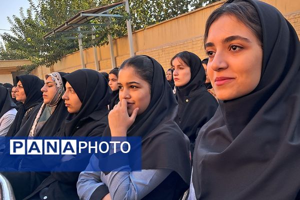 مراسم راز و رهایی؛ پنجره‌ای به دنیای دو نسل در دبیرستان نمونه‌دولتی ولایت بهارستان‌دو