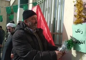 طنین زنگ انقلاب در مدارس شهید بینائیان و دبیرستان ۱۵ خرداد دامغان 