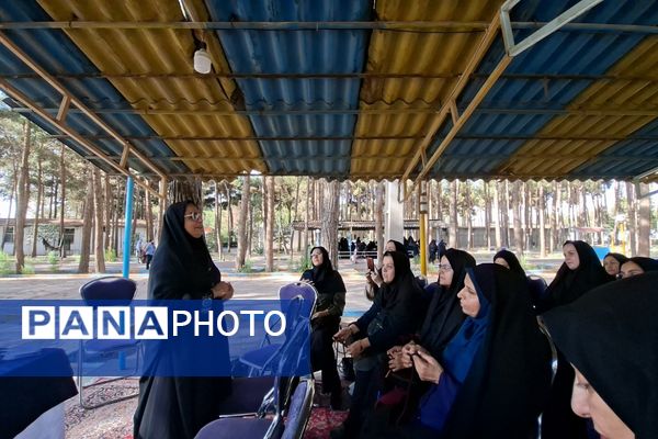 کارگاه آموزشی مربیان پیشتاز سازمان دانش‌آموزی در اردوگاه شهید منتظری شهریار 