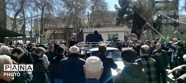  عزاداری مردم کرج در پی شهادت رهبر فرزانه انقلاب 
