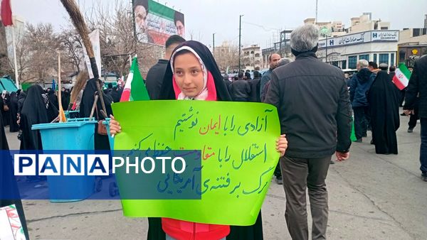 حضور پر شور مردم مشهد در راهپیمایی ۲۲ بهمن