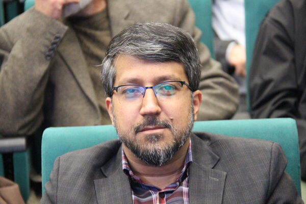 آیین رونمایی کتاب سبیل صورتی در یزد