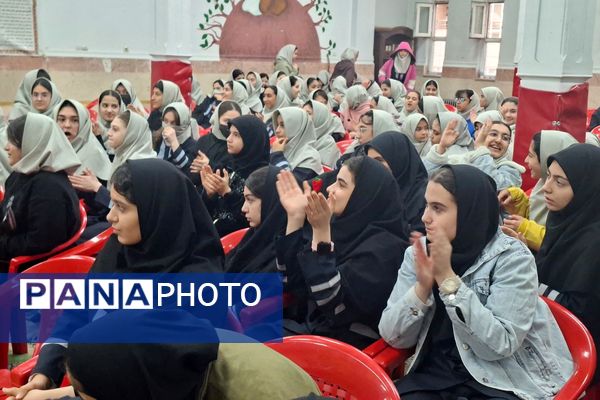 شوق انتظار دیدار منجی عالم بشریت در قلب‌های دانش‌آموزان زینبیه۲