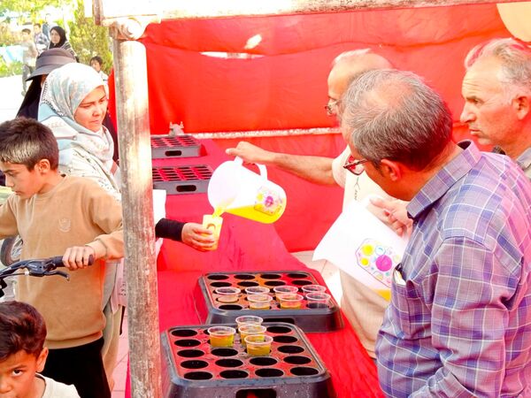 قدم هایی به عشق معلمان