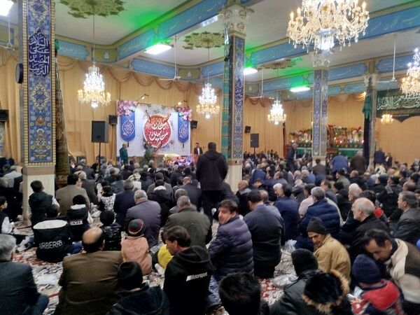 مراسم ولادت حضرت امام حسین (ع) در تکیه حسینی شهرستان کاشمر 