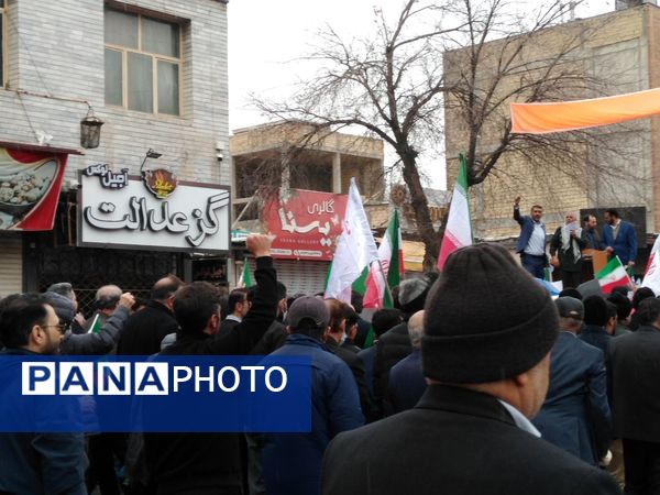 همگام با هم؛ مردم و دانش‌آموزان، شکوه جاودانه ۲۲ بهمن را فریاد می‌زنند