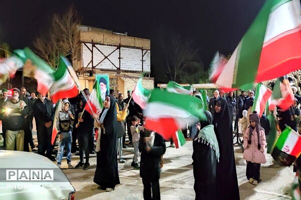 در کنار هم ایستاده ایم-۱