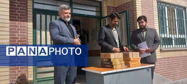 تقدیر از دانش‌آموزان برتر قرآنی در دبستان حضرت رقیه (س)