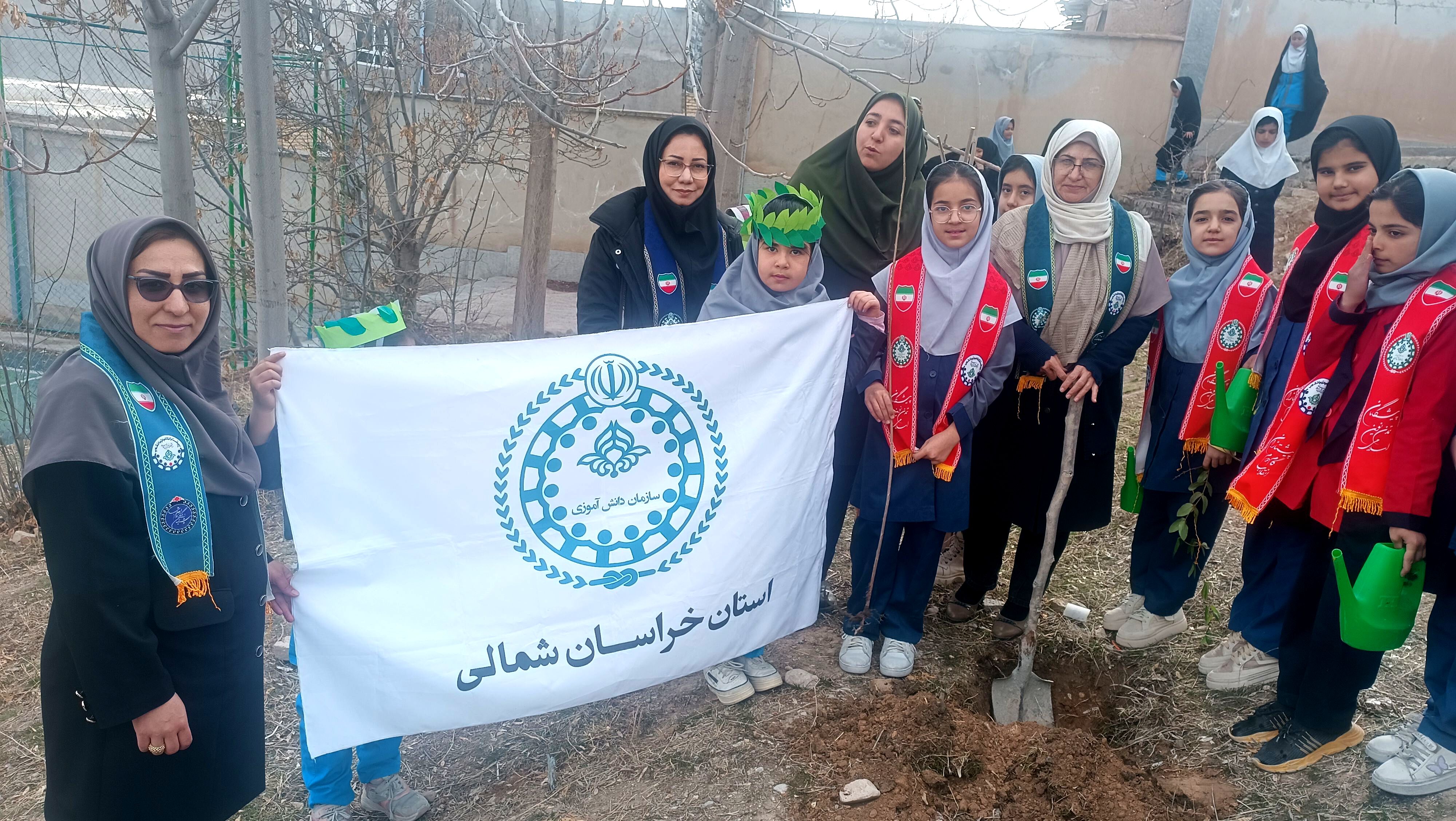 درختکاری در دبستان شهید ذکاوتی مایوان