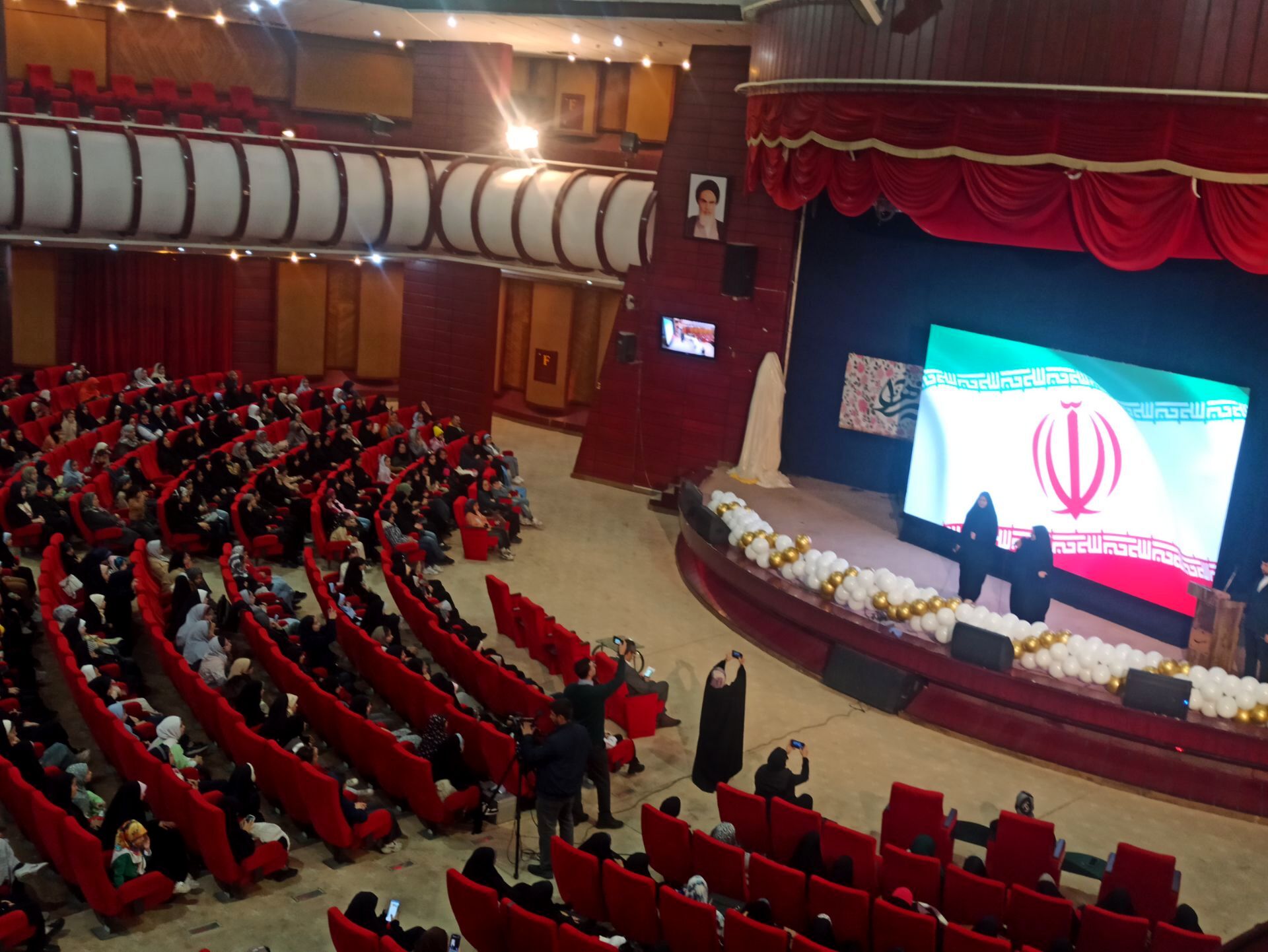 همایش مادر دختری در ساختمان صبا مشهد
