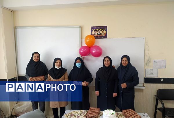 قدردانی از دبیران آموزشگاه نمونه دولتی فدک فاروج در هفته معلم