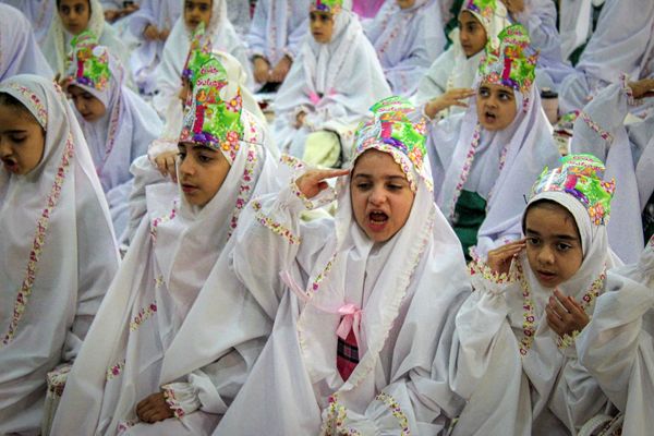 جشن تکلیف ۶۰۰دانش‌آموز دختر گتوندی