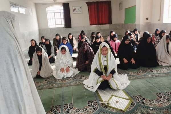  نماز جماعت آموزشگاه آیت الله طالقانی در ماه مبارک رمضان 