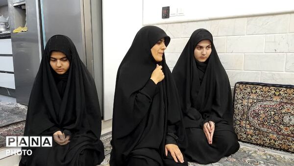 دیدار مسئولان آموزش و پرورش قم با خانواده شهید «حسین نجفی»