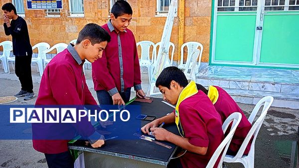 مدرسه میثاق کاشمر شاهد رقابت انتخاباتی دانش آموزان برای مدیریت مدرسه بود