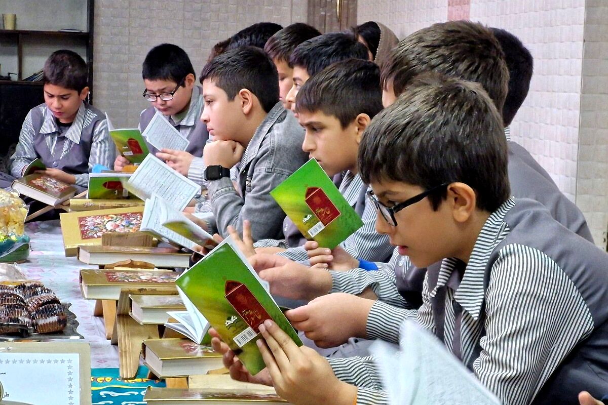 یلدای مهدوی در دبستان بانو ابوالوفا ناحیه دو شهرری 