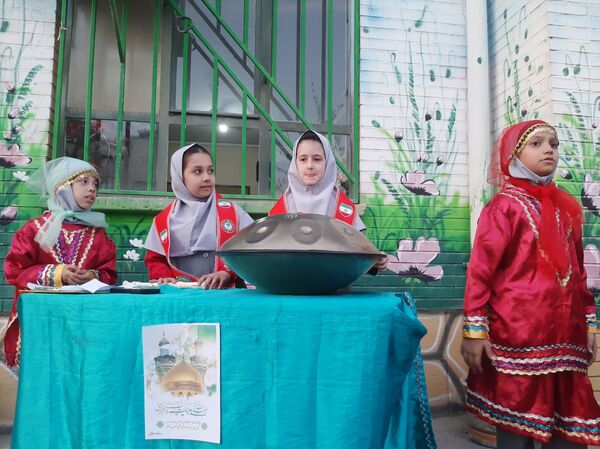 جشن روز ولادت حضرت زینب(س)  و روز پرستار در دبستان نیایش 1