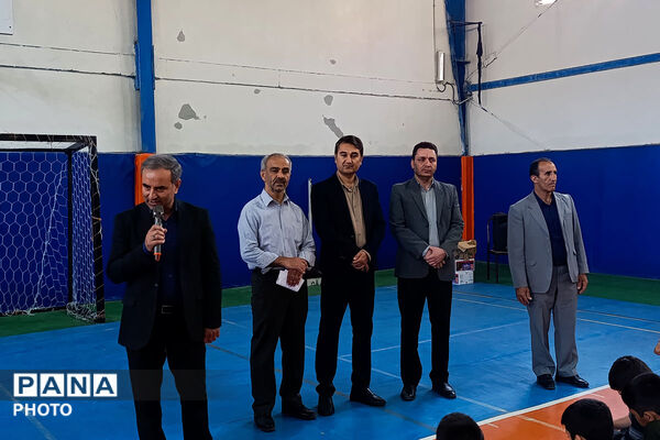 بازدید مدیرکل آموزش و پرورش خراسان شمالی از تمرین سرود «رهبر شهیدم» دانش‌آموزان بجنوردی