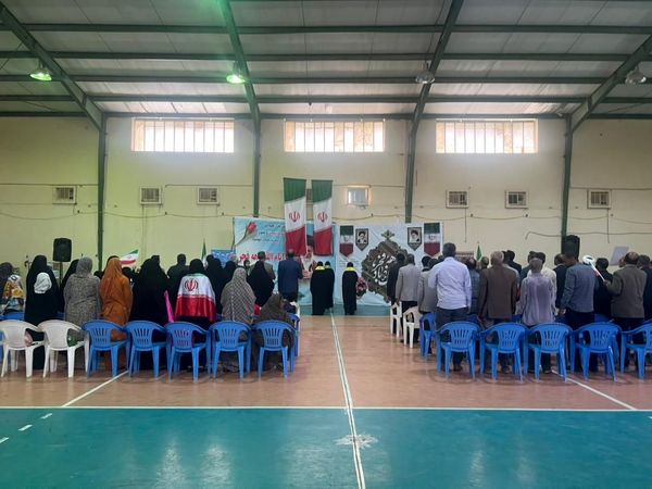 حضور پرشور دانش‌آموزان فین در جشن ۲۲ بهمن