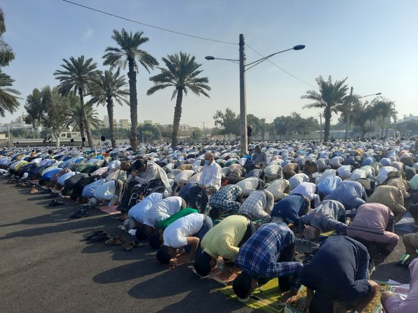 بندرعباسی‌ها توفیق یک ماه عبادت را در نماز عید فطر به شکرانه نشستند