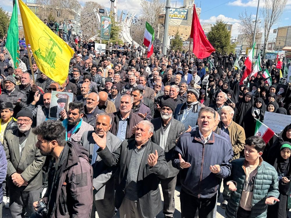 خروش مؤمنان در دسته عزاداری رهبر
