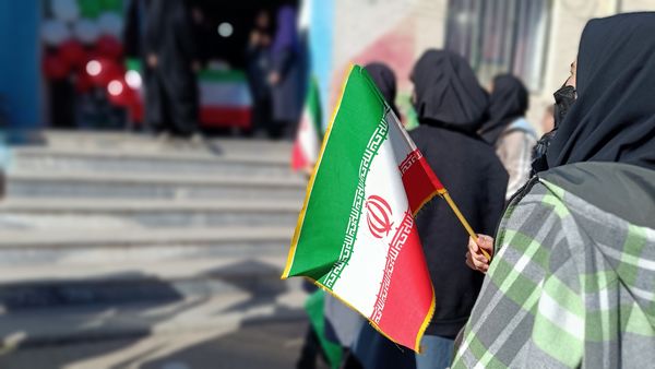  نواخته شدن زنگ انقلاب در مدرسه نمونه الزهرا  یاسوج
