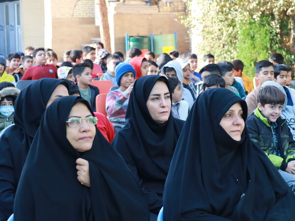 طنین زنگ استکبارستیزی در آموزشگاه سید حسن میرمحمدی میبد 