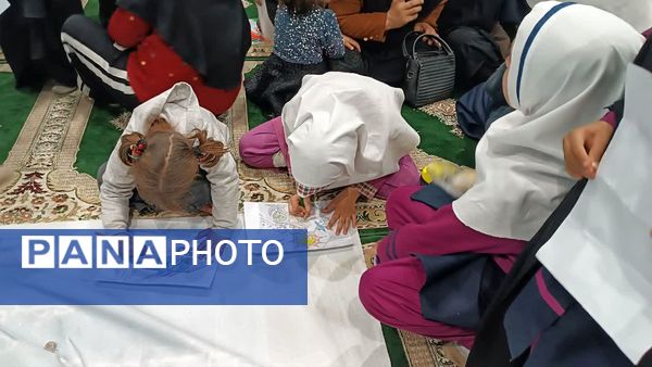 برپایی میز خدمت و نمایشگاه نقاشی در جشن 22 بهمن مارگون