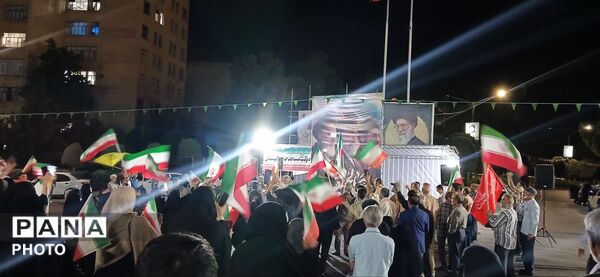 صدمین شب از ایستادگی مردم در میدان 