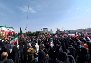 فریاد فداکاری مردم کرمان در بدرقه شهدای هوانیروز