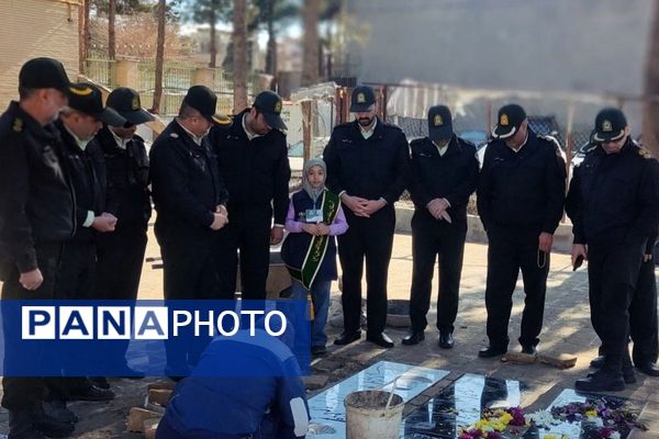 آیین گلباران مزار شهدا با حضور مسئولان شهرستان رباط‌کریم