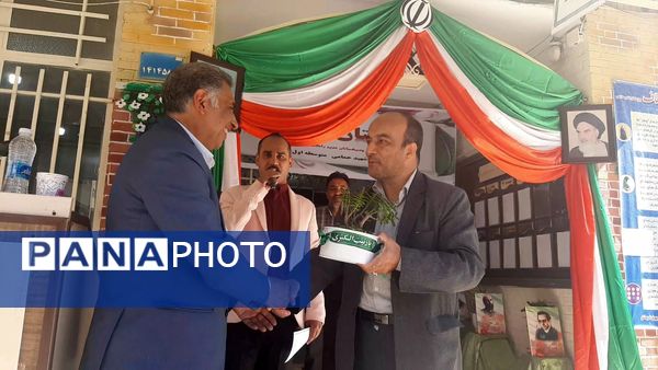 بزرگداشت هفته‌ دفاع مقدس در دبیرستان شاهد شهید حمامی