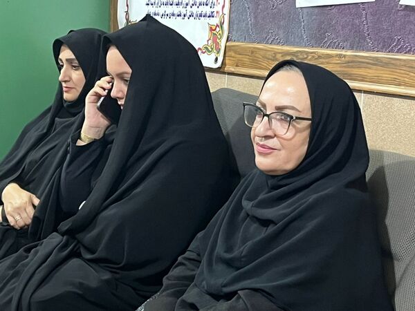 نواختن زنگ شکوفه‌ها در دبستان شاهد پسران شهرستان محمودآباد
