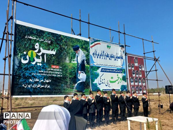 ادای احترام به دانش‌آموزان شهید میناب با کاشت نهال در رودسر