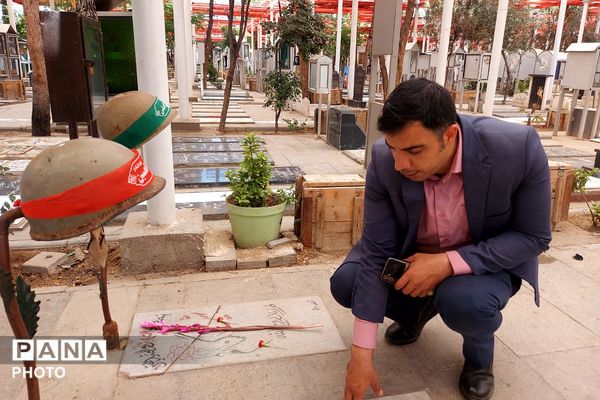 تجدید عهد با امام راحل و شهدا