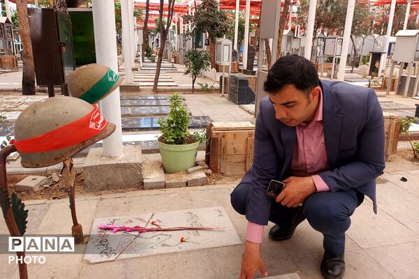 تجدید عهد با امام راحل و شهدا