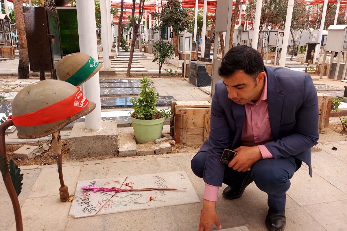 تجدید عهد با امام راحل و شهدا