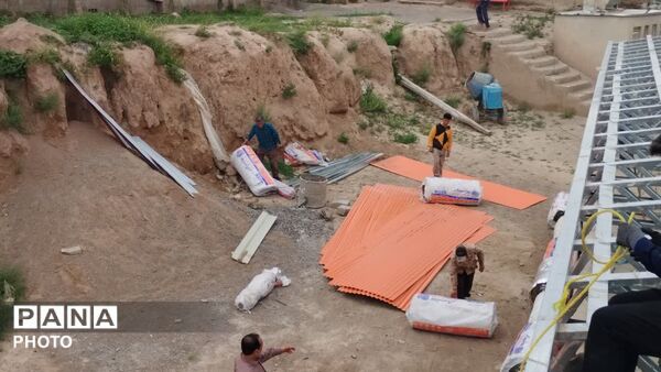 عملیات نصب سقف آموزشگاه های شهرستان مرزی کلات 