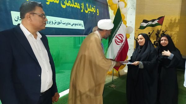 پاسداشت فرهنگیان و تقدیر از برترین‌های رودانی