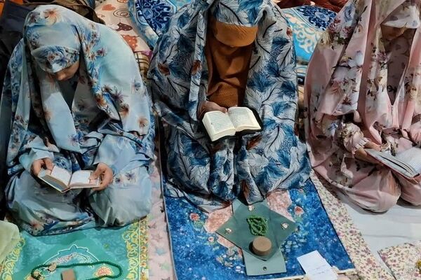 اعتکاف دختران دانش‌آموز قم در مسجد امام حسین(ع)