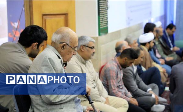 دیدار مدیرکل و کارکنان بنیاد شهید و امور ایثارگران خراسان جنوبی با نماینده ولی فقیه