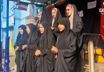 ابراز ارادت دانش‌آموزان مدرسه حافظ یک به حضرت زهرا(س)