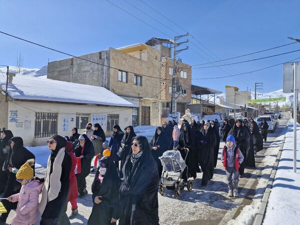 حماسه حضور گرم مردم بلده در سرمای زمستان 