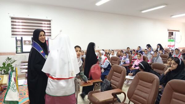 برگزاری کارگاه تخصصی خبرنویسی، عکاسی و طراحی پوستر ویژه دانش‌آموزان دختر در شهرستان جم