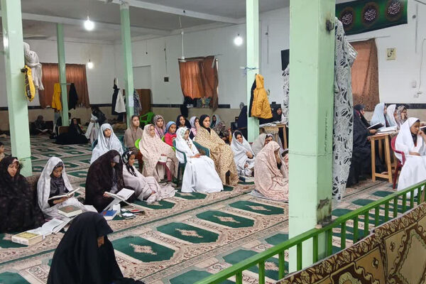 دیدار مدیر آموزش و پرورش شهرستان آباده با دانش‌آموزان معتکف 