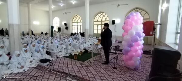 آیین جشن تکلیف دختران دانش‌آموز در جعفریه قم