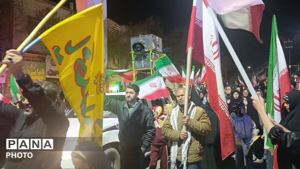 حضور پرشور مردم آشخانه در راهپیمایی شبانه بیعت با رهبری